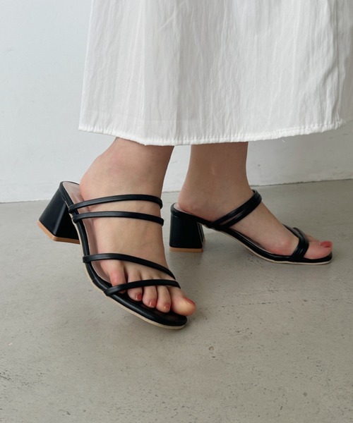 CLEA(クレア)の「ナローストラップサンダル(サンダル・レディース・ブラック/アイボリー・23.5cm/24.5/23.5/24.5cm)」の15枚目の写真