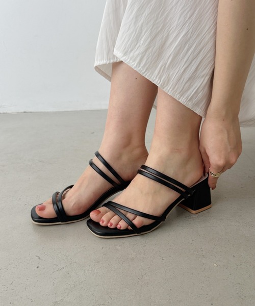 CLEA(クレア)の「ナローストラップサンダル(サンダル・レディース・ブラック/アイボリー・23.5cm/24.5/23.5/24.5cm)」の13枚目の写真