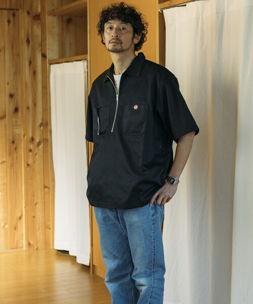 RED KAP(レッドキャップ)の「RED KAP/レッドキャップ 別注 リラックスフィット ハーフジップ ワンポイントロゴ ソリッド半袖ツイルワークシャツ/SP H/Z SS SHIRT(シャツ/ブラウス・メンズ・ベージュ/チャコールグレー/ブラック・LARGE/MEDIUM)」の13枚目の写真