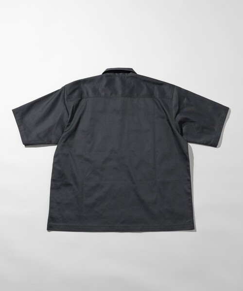 RED KAP(レッドキャップ)の「RED KAP/レッドキャップ 別注 リラックスフィット ハーフジップ ワンポイントロゴ ソリッド半袖ツイルワークシャツ/SP H/Z SS SHIRT(シャツ/ブラウス・メンズ・ベージュ/チャコールグレー/ブラック・LARGE/MEDIUM)」の6枚目の写真