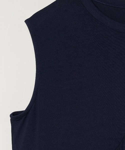 three dots（スリードッツ）の「トラベルライン ラッフルタンク（タンクトップ・レディース・ブラック/ネイビー・SMALL/MEDIUM）」の22枚目の写真