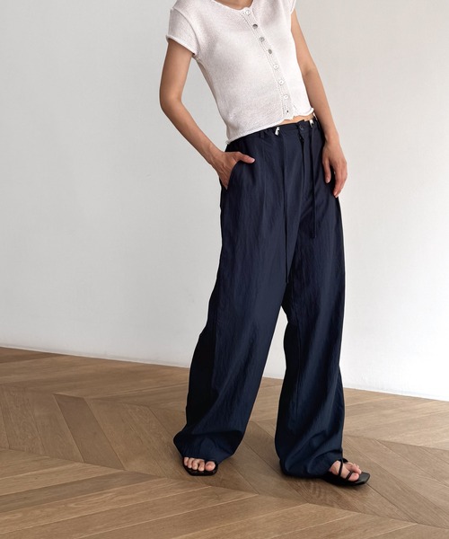 CANAL JEAN（キャナルジーン）の「El mar　ナイロンタックドロストパンツ（その他パンツ・レディース・ネイビー・ONE SIZE）」の2枚目の写真