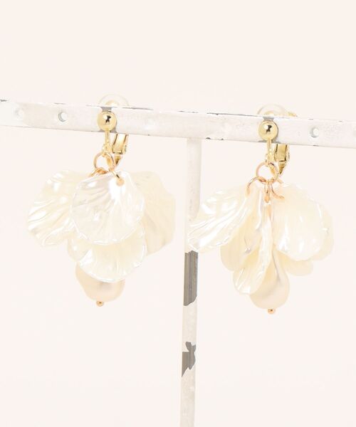 tone（トーン）の「【S.coeuf】【S.coeuf】金属アレルギー対応イヤリング　花びら×バロックパール　by2025(MA)（イヤリング・レディース・クリア/ホワイト・FREE）」の12枚目の写真