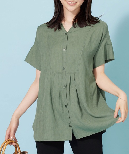 BELLUNA PLUS(ベルーナ)の「麻調素材タック使いシャツチュニック(シャツ/ブラウス・レディース・カーキ/ロイヤルブルー/イエロー・LARGE/X-LARGE/MEDIUM)」の2枚目の写真