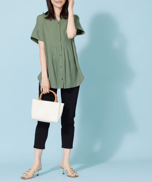 BELLUNA PLUS(ベルーナ)の「麻調素材タック使いシャツチュニック(シャツ/ブラウス・レディース・カーキ/ロイヤルブルー/イエロー・LARGE/X-LARGE/MEDIUM)」の6枚目の写真
