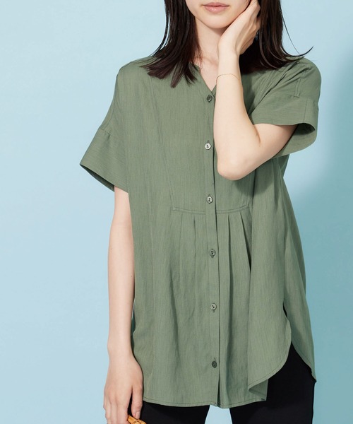 BELLUNA PLUS(ベルーナ)の「麻調素材タック使いシャツチュニック(シャツ/ブラウス・レディース・カーキ/ロイヤルブルー/イエロー・LARGE/X-LARGE/MEDIUM)」の4枚目の写真