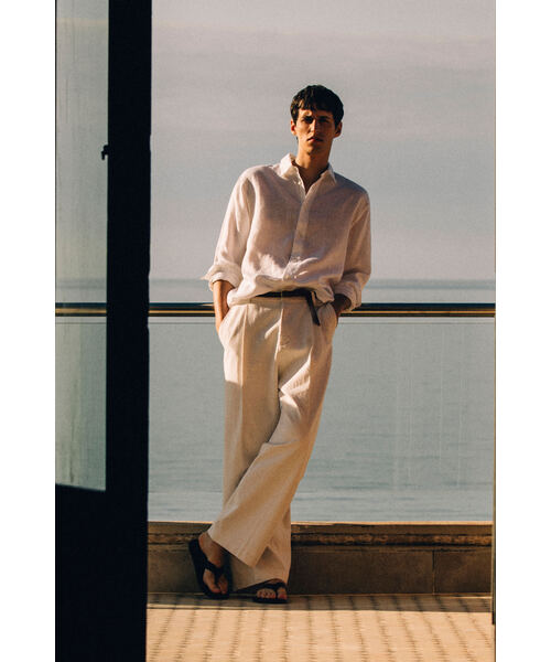 COS（コス）の「カーブヘム リネンシャツ（シャツ/ブラウス・メンズ・ホワイト・XL/L/M）」の6枚目の写真