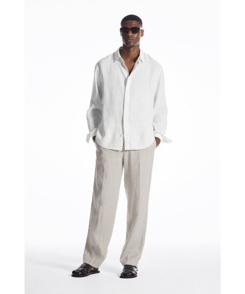 COS（コス）の「カーブヘム リネンシャツ（シャツ/ブラウス・メンズ・ホワイト・XL/L/M）」の8枚目の写真
