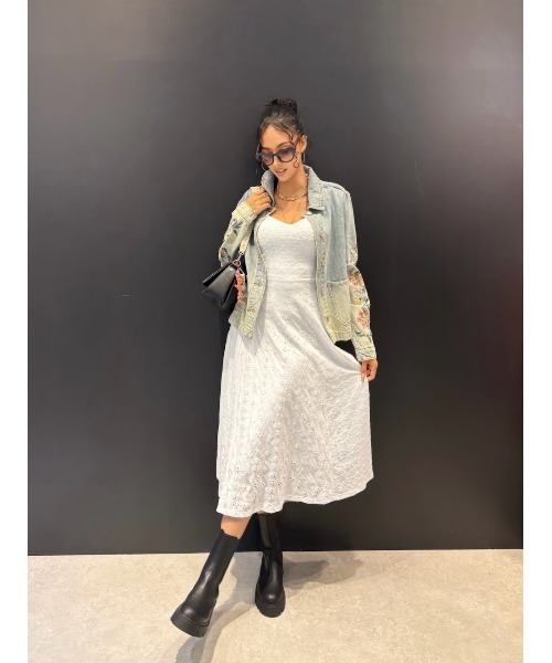Desigual(デシグアル)の「刺繍ハートネックストラップワンピース ミディ丈 結婚式 二次会 フォーマル(ワンピース・レディース・ホワイト・S/M/L/XL/XS)」の4枚目の写真
