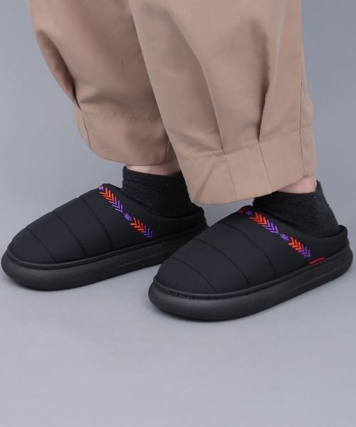 チチカカ(チチカカ)の「ネイティブ刺繍キルティングスリッポン(スリッポン・レディース・カーキ/ブラック・MEDIUM/LARGE/XX-LARGE)」の2枚目の写真