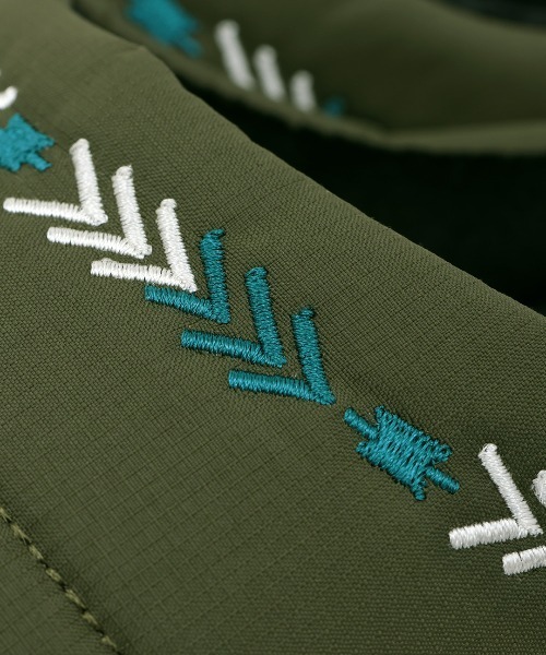 チチカカ(チチカカ)の「ネイティブ刺繍キルティングスリッポン(スリッポン・レディース・カーキ/ブラック・MEDIUM/LARGE/XX-LARGE)」の18枚目の写真