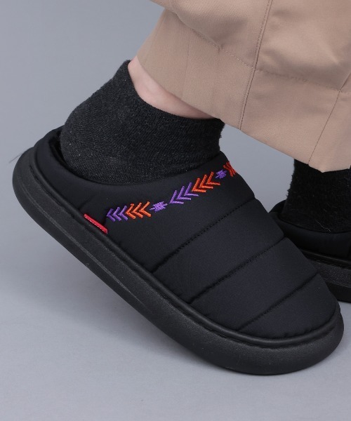チチカカ(チチカカ)の「ネイティブ刺繍キルティングスリッポン(スリッポン・レディース・カーキ/ブラック・MEDIUM/LARGE/XX-LARGE)」の5枚目の写真