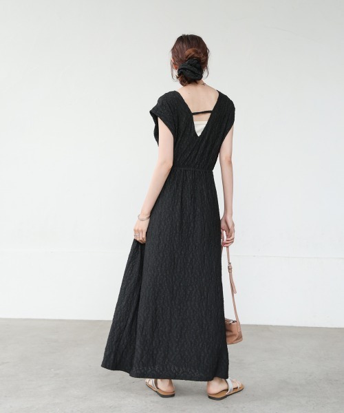 Bab（バブ）の「【選べる】【低身長向けサイズあり】前後2WAYウェーブ柄シュシュ付ワンピース・オールインワン（つなぎ/オールインワン・レディース・ブラウン/A/C/B/アイボリー/ブラック・S/M）」の11枚目の写真