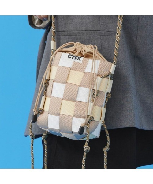 Kinetics(キネティクス)の「CONTROL FREAK TAPE WOVEN SHOULDER(コントロールフリーク テープウーブンショルダー)(ショルダーバッグ・レディース・ブラック/ベージュ/ピンク・ONE SIZE)」の15枚目の写真