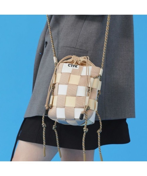 Kinetics(キネティクス)の「CONTROL FREAK TAPE WOVEN SHOULDER(コントロールフリーク テープウーブンショルダー)(ショルダーバッグ・レディース・ブラック/ベージュ/ピンク・ONE SIZE)」の14枚目の写真