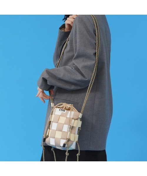 Kinetics(キネティクス)の「CONTROL FREAK TAPE WOVEN SHOULDER(コントロールフリーク テープウーブンショルダー)(ショルダーバッグ・レディース・ブラック/ベージュ/ピンク・ONE SIZE)」の13枚目の写真
