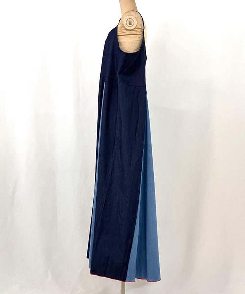 Q（キュー）の「ライトデニムバイカラーキャミワンピース（ワンピース・レディース・ブルー/ブラック・MEDIUM）」の7枚目の写真