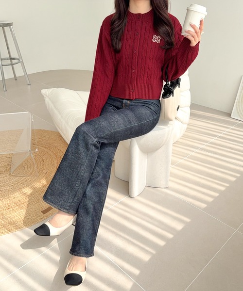 mily bilet(ミウィビレット)の「【mily bilet】ほんのり甘い新定番。胸刺繍ケーブル編みニットカーディガン(長袖)(カーディガン/ボレロ・レディース・バーガンディー/チャコールグレー/アイボリー・X-LARGE/SMALL/MEDIUM/LARGE)」の16枚目の写真