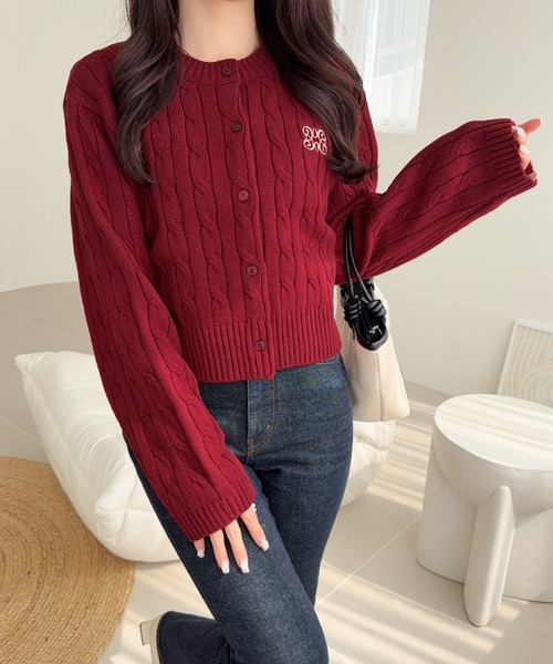 mily bilet(ミウィビレット)の「【mily bilet】ほんのり甘い新定番。胸刺繍ケーブル編みニットカーディガン(長袖)(カーディガン/ボレロ・レディース・バーガンディー/チャコールグレー/アイボリー・X-LARGE/SMALL/MEDIUM/LARGE)」の17枚目の写真