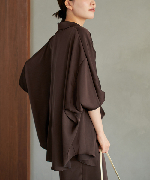 plage(プラージュ)の「dull satin dolman ブラウス(シャツ/ブラウス・レディース・ネイビー/ブラウン・FREE)」の5枚目の写真