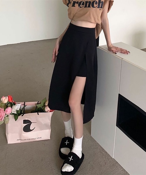 Asterellivi(アステレリビ)の「ハイ スリット スカート風 パンツ(スカート・レディース・ブラック・M/L)」の3枚目の写真