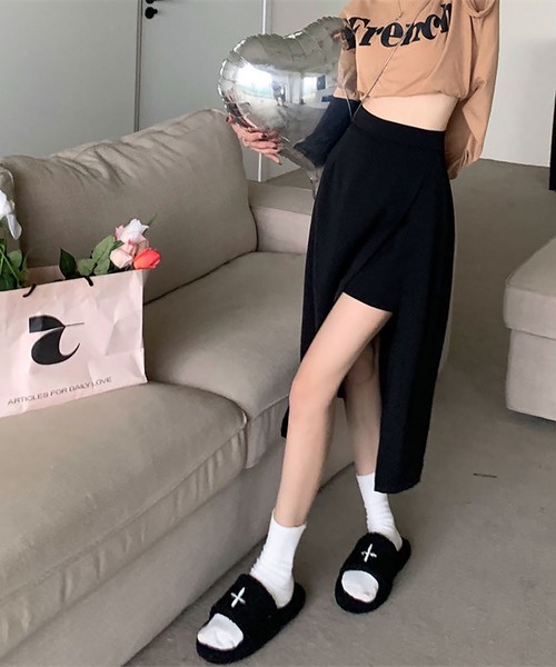 Asterellivi(アステレリビ)の「ハイ スリット スカート風 パンツ(スカート・レディース・ブラック・M/L)」の5枚目の写真