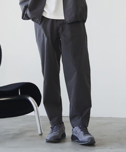 coen（コーエン）の「ハイカーテックイージーパンツ【防シワ/ストレッチ/撥水/ウォッシャブル】（その他パンツ・メンズ・ブラック/ダークブラウン/ダークグレー・S/M/L/XL）」の3枚目の写真