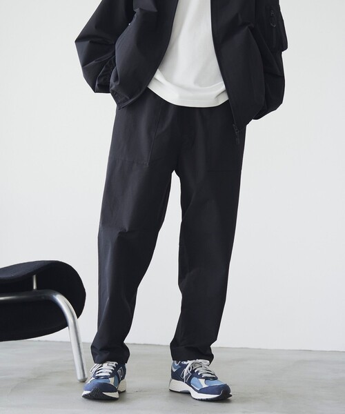 coen（コーエン）の「ハイカーテックイージーパンツ【防シワ/ストレッチ/撥水/ウォッシャブル】（その他パンツ・メンズ・ブラック/ダークブラウン/ダークグレー・S/M/L/XL）」の2枚目の写真