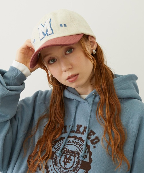 MILKFED.(ミルクフェド)の「CHENILLE LOGO EMBROIDERY MELTON CAP(キャップ・レディース・オフホワイト/ブラック/グレー・ONE SIZE)」の2枚目の写真