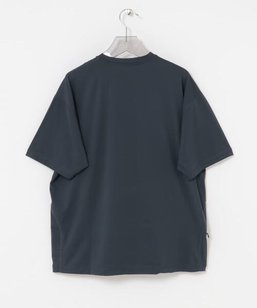 NANGA（ナンガ）の「『別注』NANGA×URBAN RESEARCH RASH GUARD SHORT-SLEEVE（Tシャツ/カットソー・メンズ・ブラック/チャコールグレー・LARGE/MEDIUM）」の17枚目の写真
