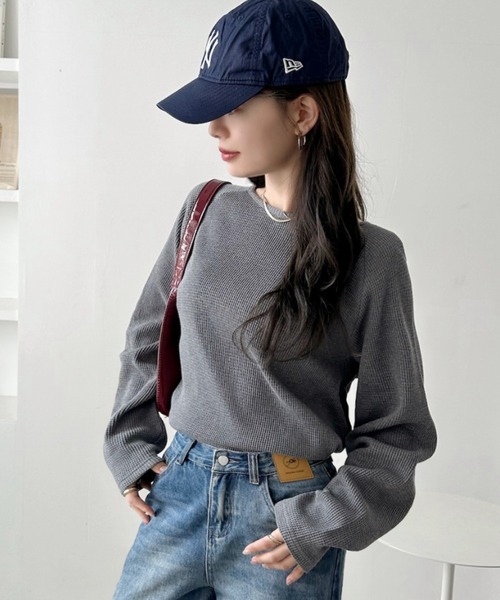 TREOVER(トレオーバー)の「《シンプルなのに拘りデザイン》ラグランスリーブ ワッフルプルオーバー(Tシャツ/カットソー・レディース・オフホワイト/杢グレー/チャコール/ダークグレー/ブラウン/ブラック/イエロー/ライトグレー/ピンク・FREE)」の5枚目の写真