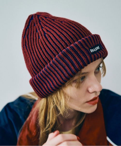 RNA（アールエヌエー）の「E5120 2カラーリブニットキャップ（ニットキャップ/ビーニー・レディース・ブラック×グレー/バーガンディー/グリーン×オレンジ・FREE）」の3枚目の写真