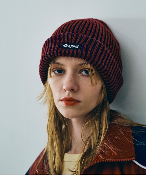RNA（アールエヌエー）の「E5120 2カラーリブニットキャップ（ニットキャップ/ビーニー・レディース・ブラック×グレー/バーガンディー/グリーン×オレンジ・FREE）」の7枚目の写真