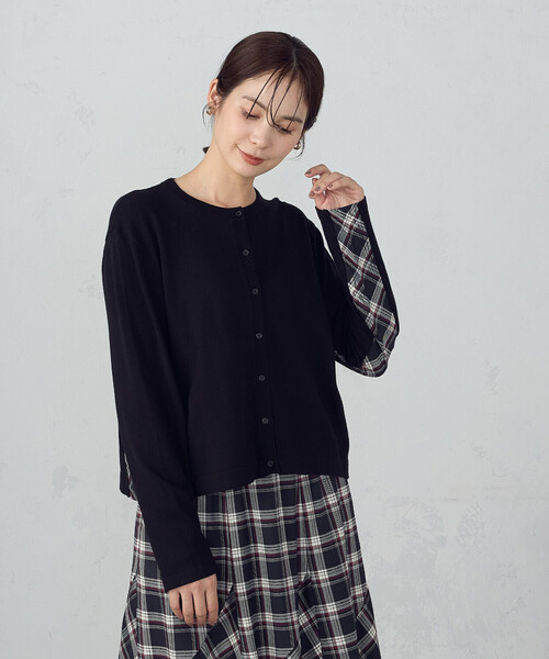 COMME CA ISM（コムサイズム）の「【セットアップ対応】ニットとタータンチェックのコンビネーションカーディガン（カーディガン/ボレロ・レディース・ブラック/ネイビー・FREE）」の2枚目の写真