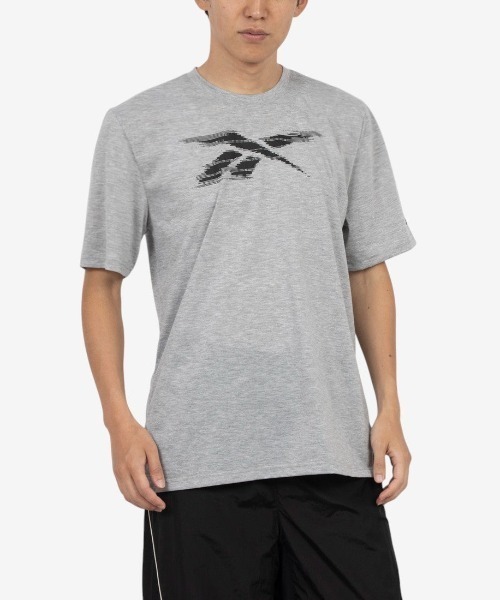 Reebok(リーボック)の「ロゴ グラフィック フィットTシャツ / WESTY EASY FIT GRAPHIC TEE(Tシャツ/カットソー・メンズ・グレー/ブラック/グリーン・LARGE/MEDIUM/SMALL/X-LARGE)」の3枚目の写真