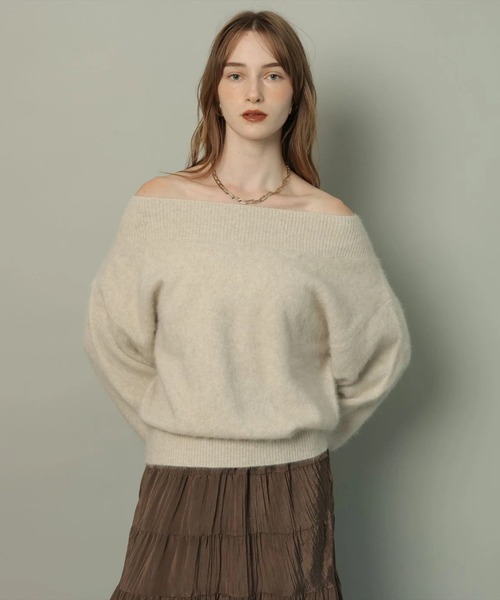 カデュネ 25AW ヤクオフショルニット セーター 長袖 38 ベージュ /HK カデュネ 25AW ヤクオフショルニット セーター 長袖 38 ベージュ /HKの