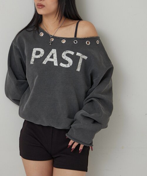 WHO'S WHO gallery（フーズフーギャラリー）の「アイレットオフショルロゴスウェット（スウェット・レディース・ネイビー/チャコールグレー/ライトグレー/カーキ/オレンジ/サックスブルー・FREE）」の2枚目の写真