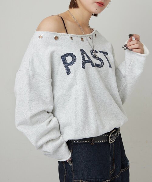 WHO'S WHO gallery（フーズフーギャラリー）の「アイレットオフショルロゴスウェット（スウェット・レディース・ネイビー/チャコールグレー/ライトグレー/カーキ/オレンジ/サックスブルー・FREE）」の3枚目の写真