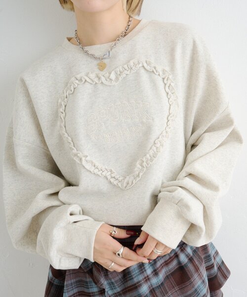 w closet（ダブルクローゼット）の「ハートフリルスウェット（パーカー・レディース・グレー/レッド/グリーン/アイボリー・FREE）」の2枚目の写真