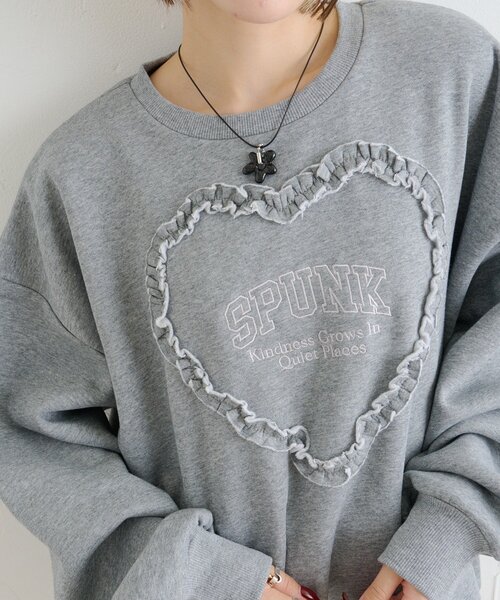 w closet（ダブルクローゼット）の「ハートフリルスウェット（パーカー・レディース・グレー/レッド/グリーン/アイボリー・FREE）」の13枚目の写真