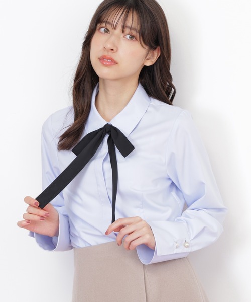 JILL by JILL STUART（ジルバイジルスチュアート）の「◇リボンタイ付シャツ（シャツ/ブラウス・レディース・ブルー/ホワイト・FREE）」の2枚目の写真