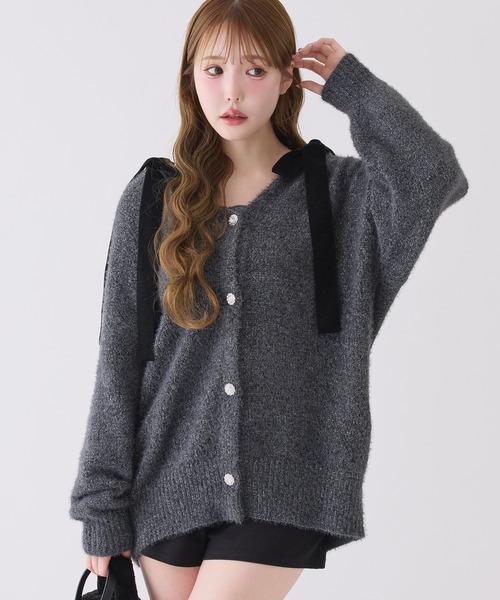 one after another NICE CLAUP（ワンアフターアナザーナイスクラップ）の「キラキラボタンベロアモールニットカーディガン（カーディガン/ボレロ・レディース・チャコールグレー/ピンク/サックスブルー/アイボリー・FREE）」の2枚目の写真