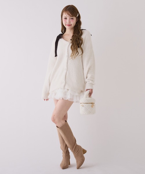 one after another NICE CLAUP（ワンアフターアナザーナイスクラップ）の「キラキラボタンベロアモールニットカーディガン（カーディガン/ボレロ・レディース・チャコールグレー/ピンク/サックスブルー/アイボリー・FREE）」の8枚目の写真