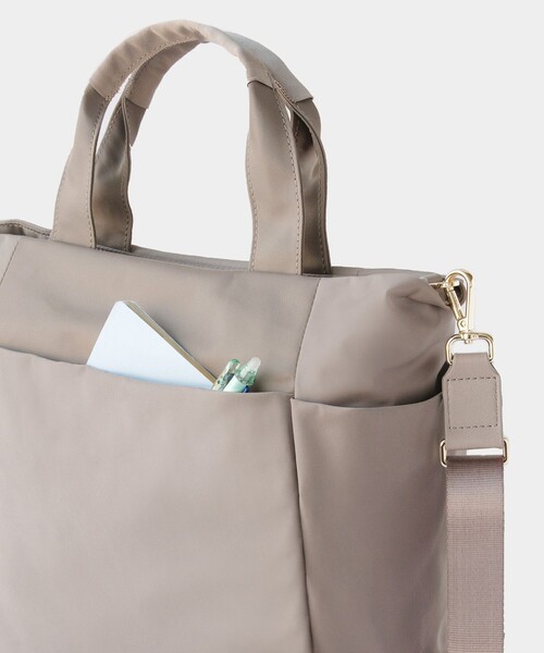 TOCCA(トッカ)の「ALINE NYLONTOTE ナイロントートバッグ(トートバッグ・レディース・ベージュ系/ネイビー系/ブラック系・F)」の22枚目の写真