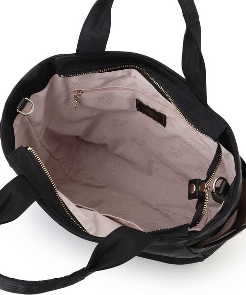 TOCCA(トッカ)の「ALINE NYLONTOTE ナイロントートバッグ(トートバッグ・レディース・ベージュ系/ネイビー系/ブラック系・F)」の17枚目の写真