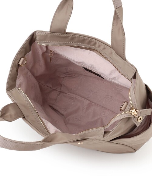 TOCCA(トッカ)の「ALINE NYLONTOTE ナイロントートバッグ(トートバッグ・レディース・ベージュ系/ネイビー系/ブラック系・F)」の13枚目の写真