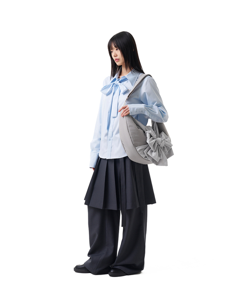 IUGAMAKARAS(イウガマカラス)の「Knotted Shoulder Bag (Nylon-Silver)(メッセンジャーバッグ・レディース・その他・FREE)」の5枚目の写真