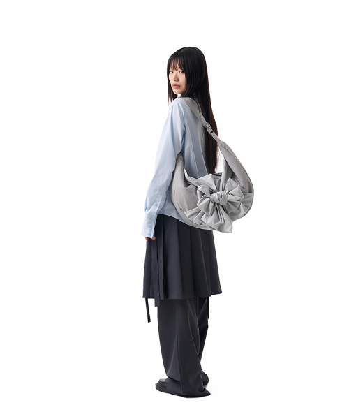 IUGAMAKARAS(イウガマカラス)の「Knotted Shoulder Bag (Nylon-Silver)(メッセンジャーバッグ・レディース・その他・FREE)」の6枚目の写真