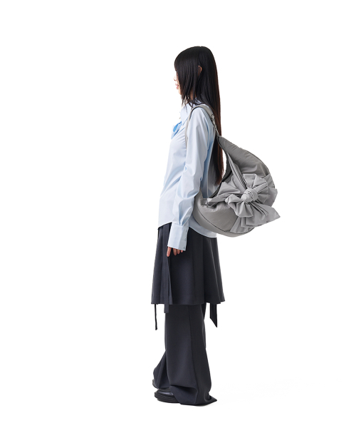 IUGAMAKARAS(イウガマカラス)の「Knotted Shoulder Bag (Nylon-Silver)(メッセンジャーバッグ・レディース・その他・FREE)」の7枚目の写真