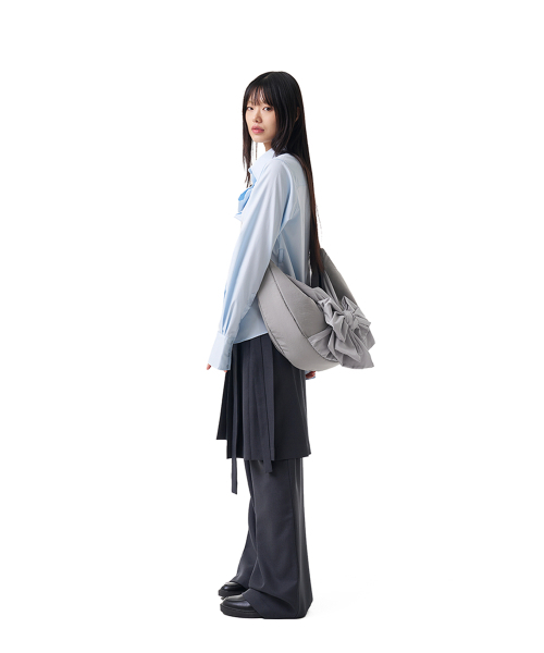 IUGAMAKARAS(イウガマカラス)の「Knotted Shoulder Bag (Nylon-Silver)(メッセンジャーバッグ・レディース・その他・FREE)」の10枚目の写真
